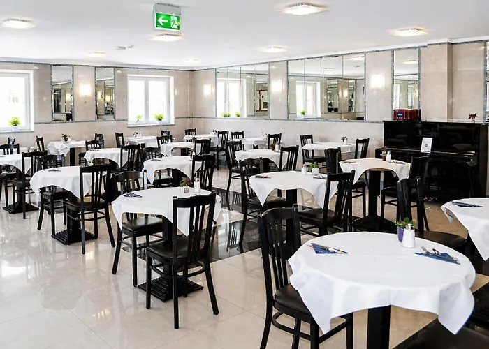 Hotel Donaustadt Kagran - at Metro U1 Viena